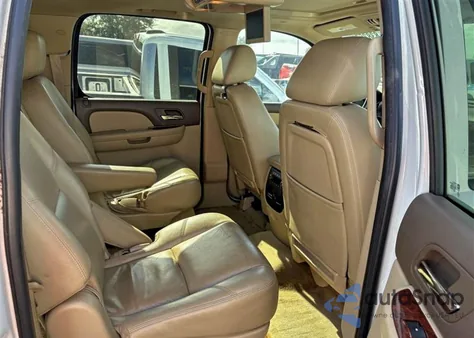 2011 Chevrolet Suburban C1500 Ltz z USA, uszkodzony, nr VIN 1GNSCKE04BR278295